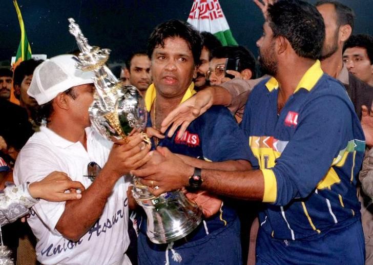 Arjuna RANATUNGA with trophy